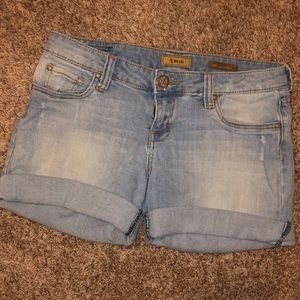LIGHTWASH JEAN SHORTS